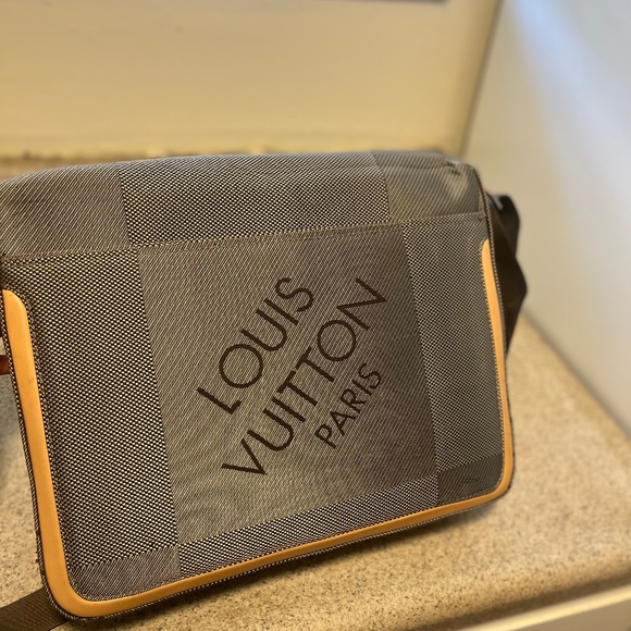 Louis Vuitton Messenger Bag / Laptop Bag  bag - Picture 1 of 7